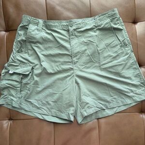 Columbia Omni-Shade Men's Light Olive Cargo Shorts EUC